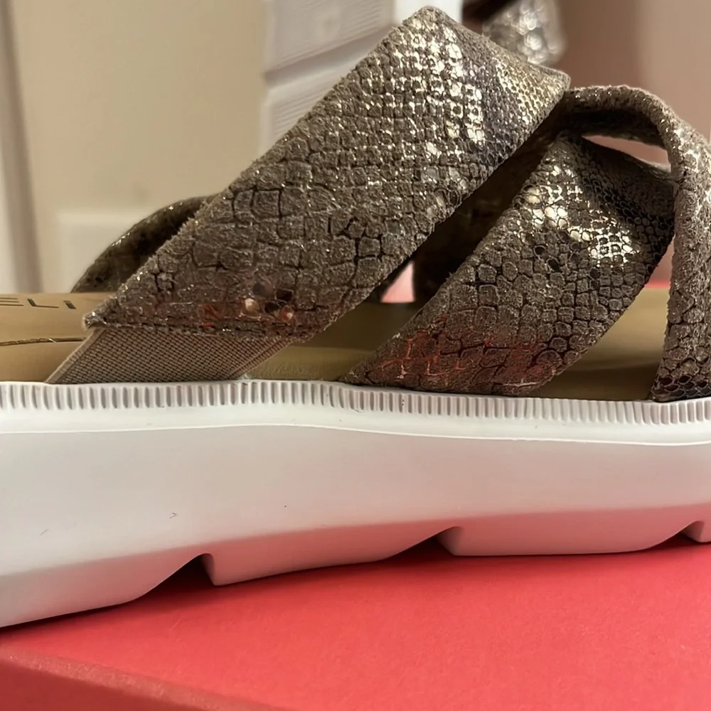 VanEli Cleary Opal Rockefeller Reptile Print Platform Sandals Size 8.5M